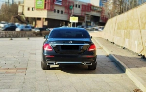 Mercedes E