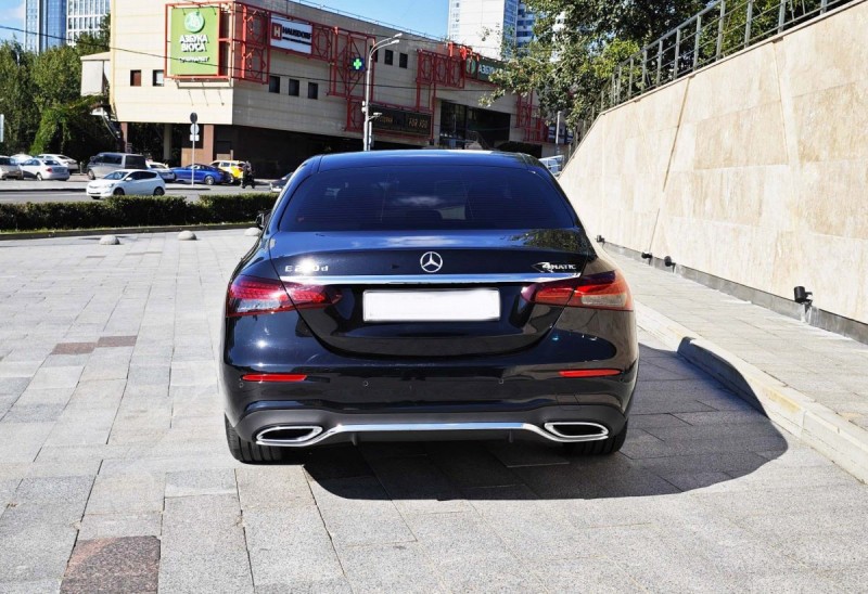 Mercedes E
